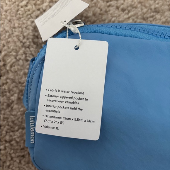 NWT Lululemon Belt Bag - Picture 4 of 5